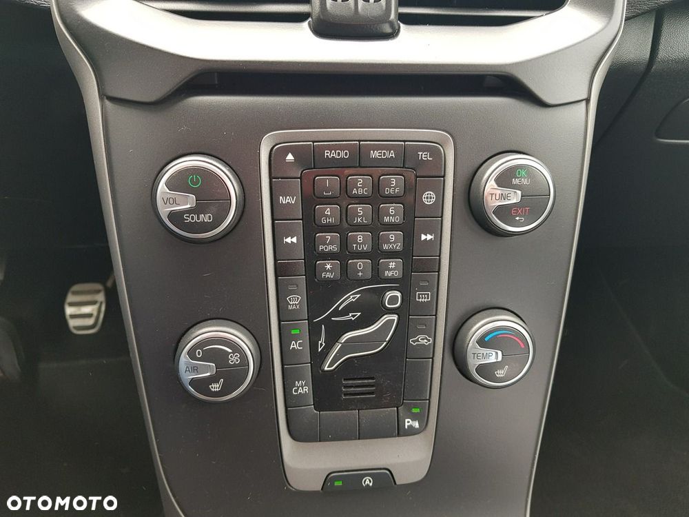 Volvo V40 T2 Momentum - 19