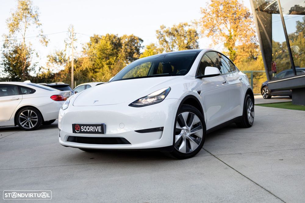 Tesla Model Y Long Range Dual Motor AWD - 3