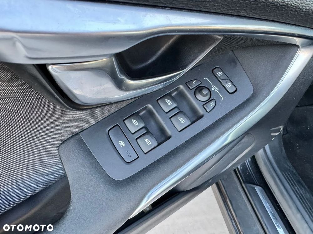 Volvo V40 T4 R-Design - 20