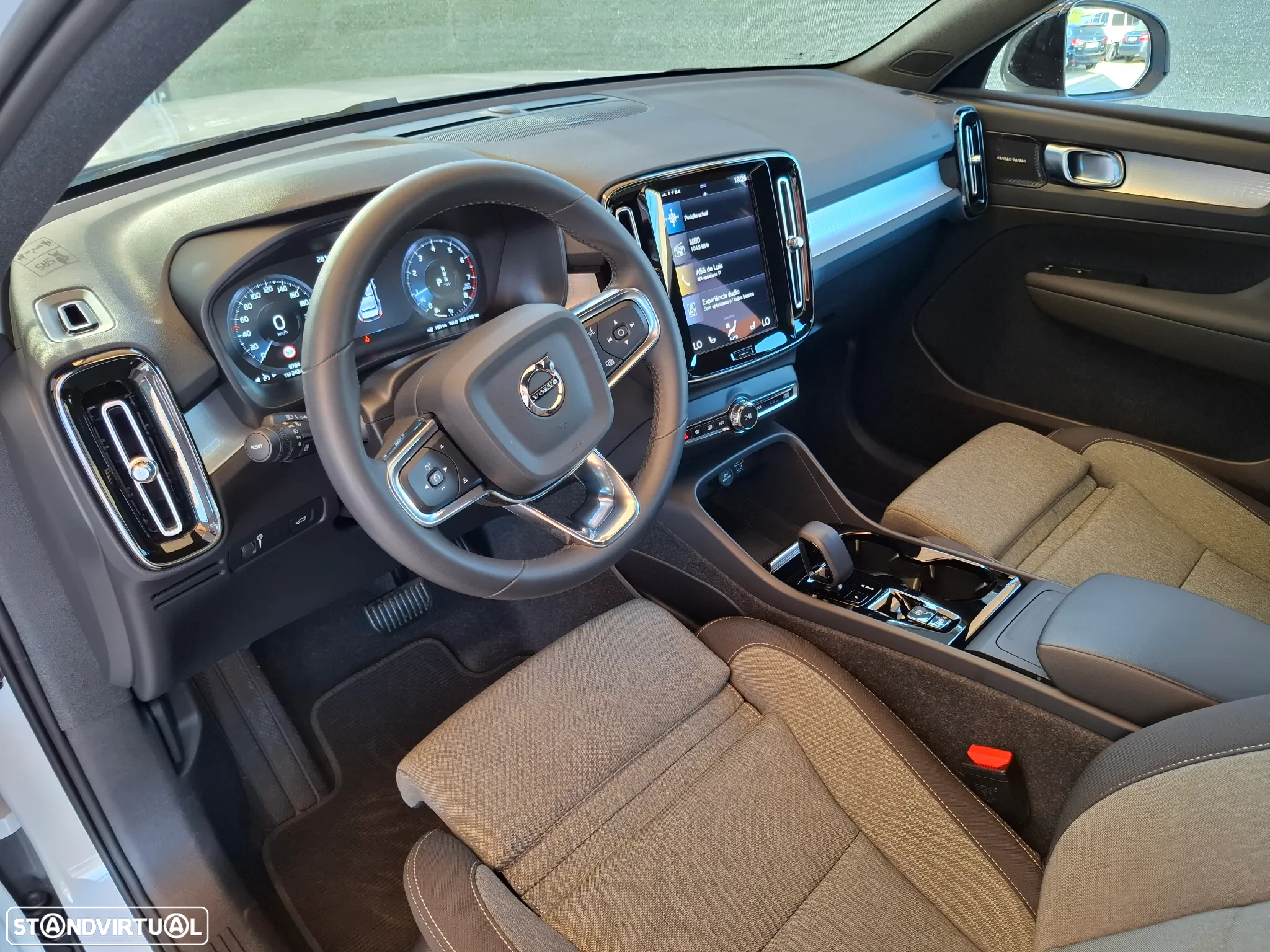Volvo XC 40 1.5 T2 Plus Dark Auto - 25