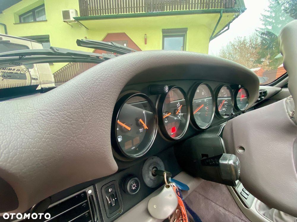 Porsche 911 Carrera - 24