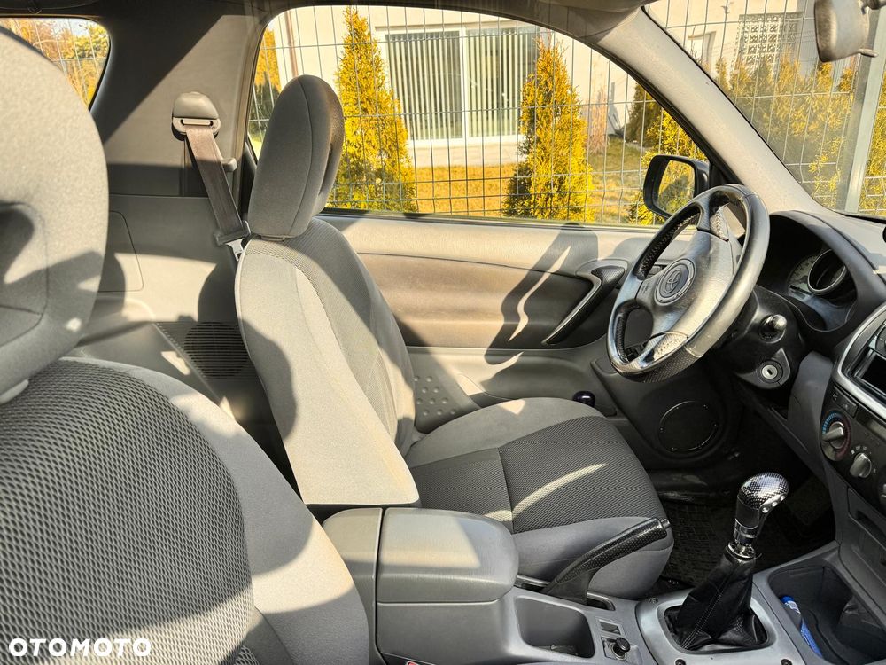 Toyota RAV4 2.0 VVT-i 4x4 - 4
