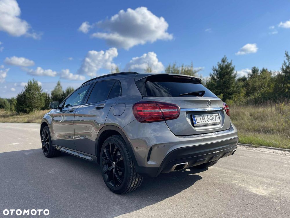 Mercedes-Benz GLA 200 7G-DCT - 2