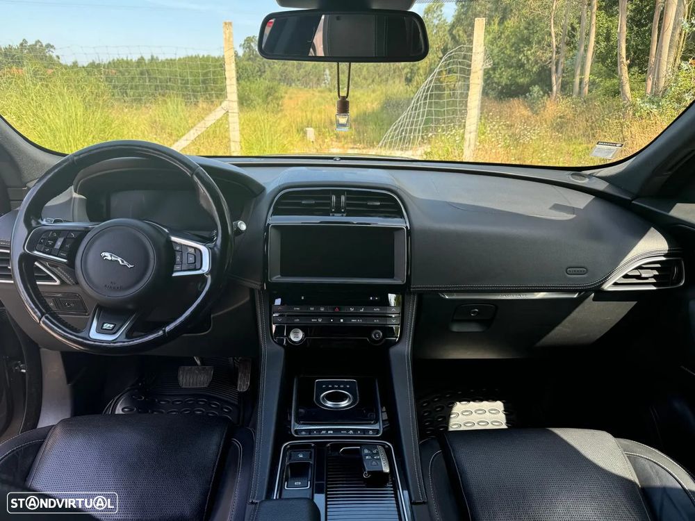 Jaguar F-Pace 2.0 i4D R-Sport AWD Aut. - 8