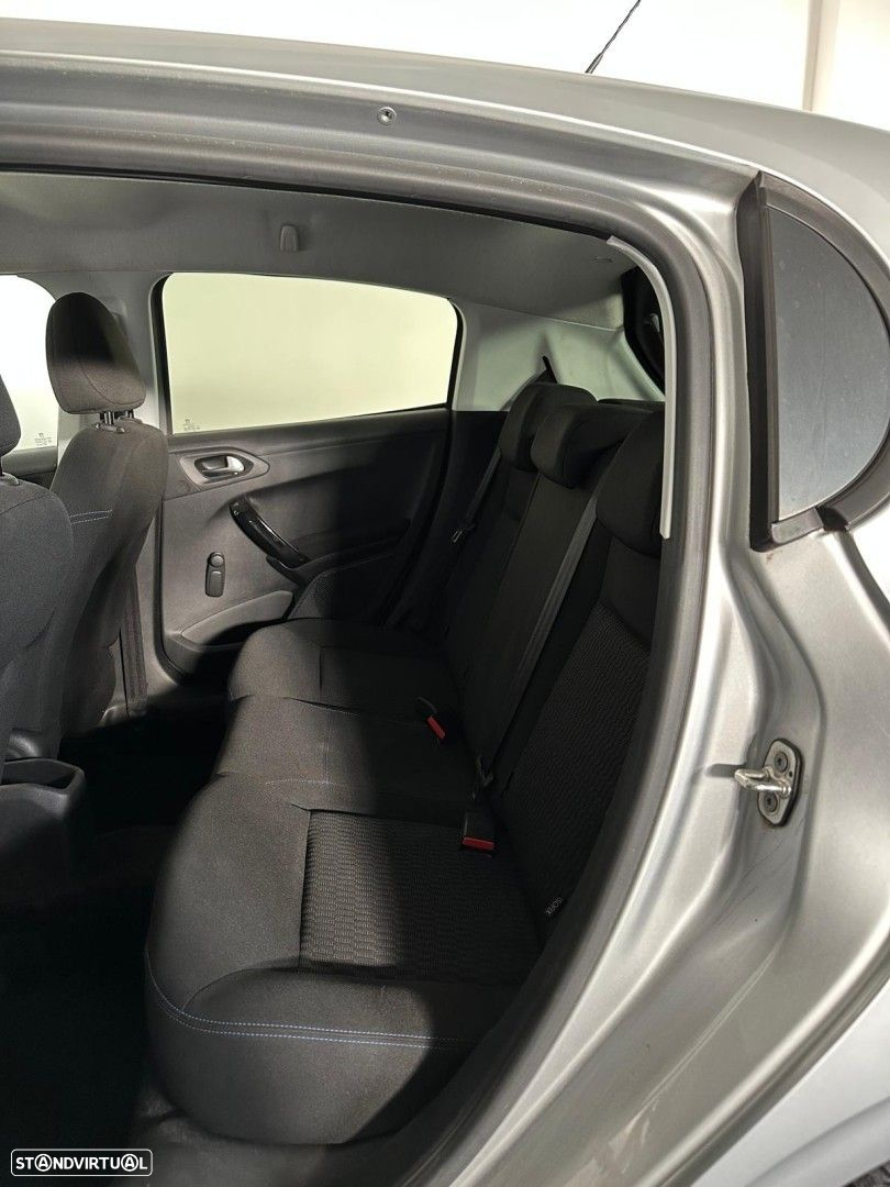 Peugeot 208 PureTech 82 Start & Stop Allure - 13