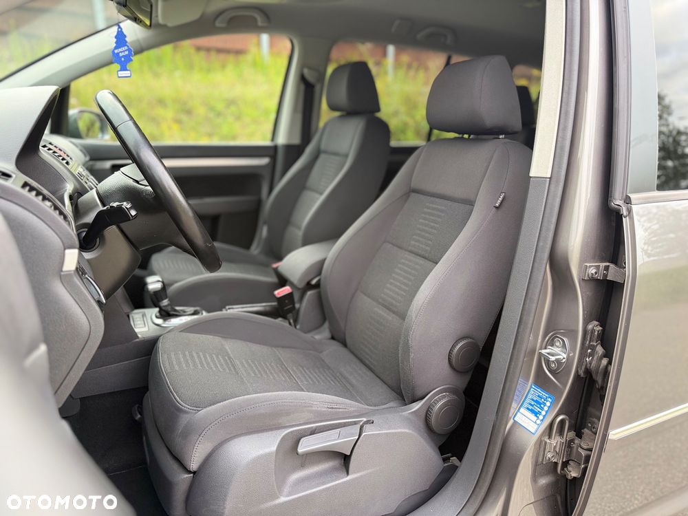 Volkswagen Touran - 22