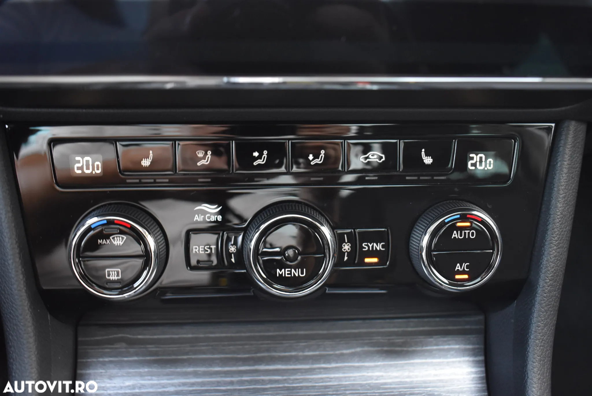 Skoda Superb Combi 2.0 TDI DSG Style - 20