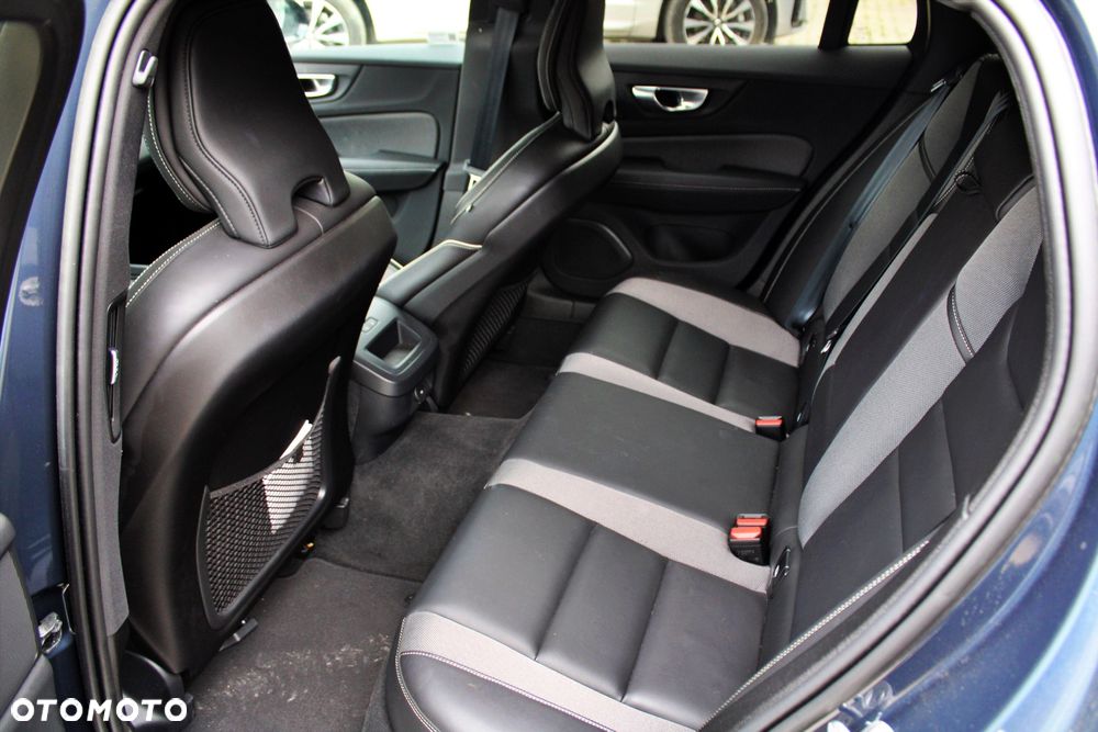 Volvo V60 B4 D Plus Dark - 8