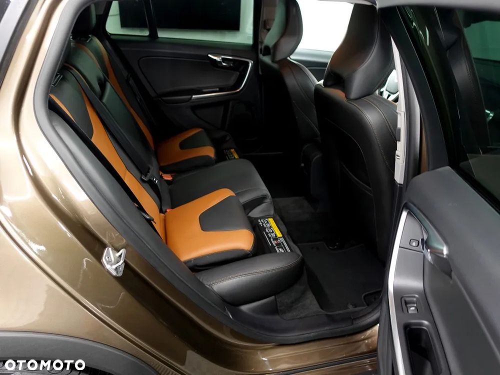Volvo V60 Cross Country T5 AWD Summum - 10