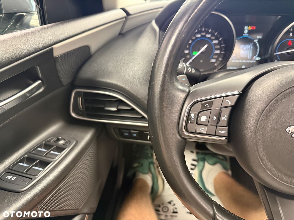 Jaguar XE - 16