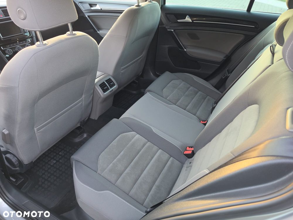 Volkswagen Golf - 18