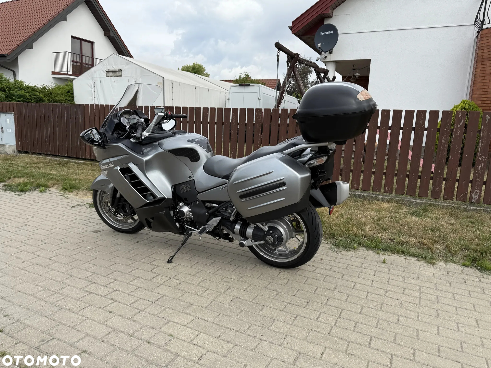 Kawasaki GTR - 4