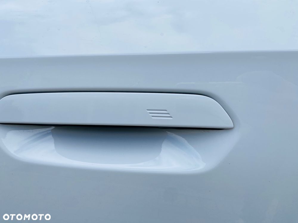 BMW iX1 xDrive30 66.5kWh xLine - 28