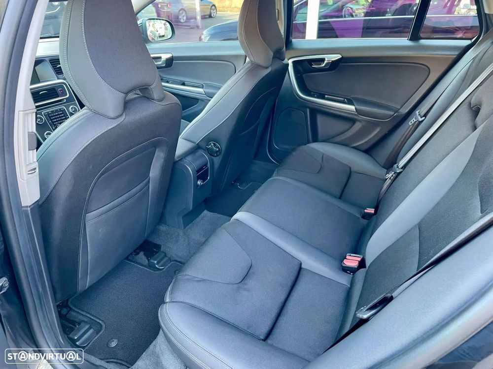 Volvo V60 1.6 D2 Drive Momentum Powershift Start/Stop - 12
