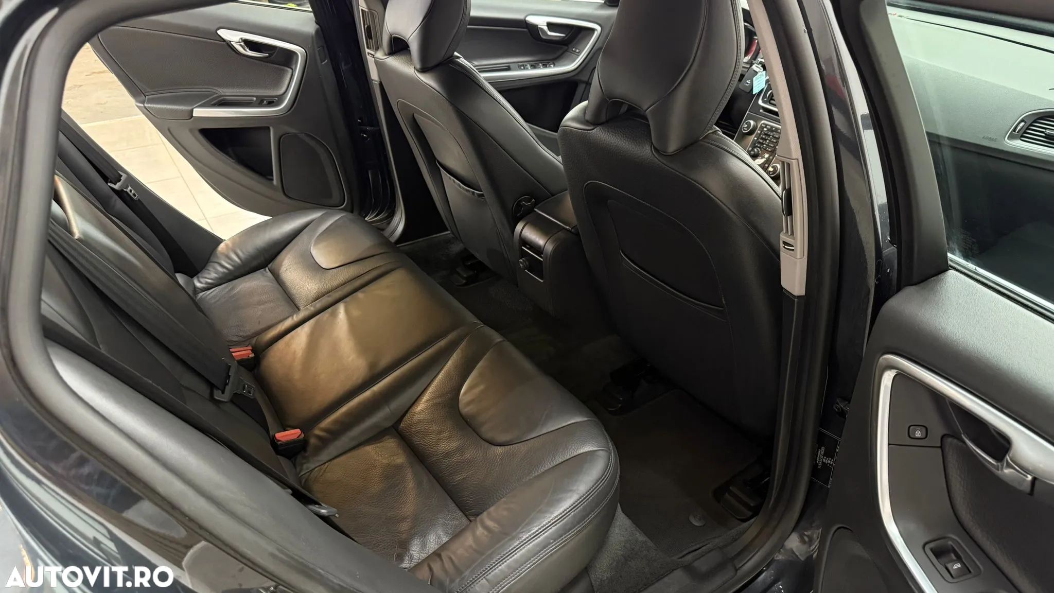 Volvo V60 D6 Plug-In-Hybrid AWD Geartronic Summum - 8