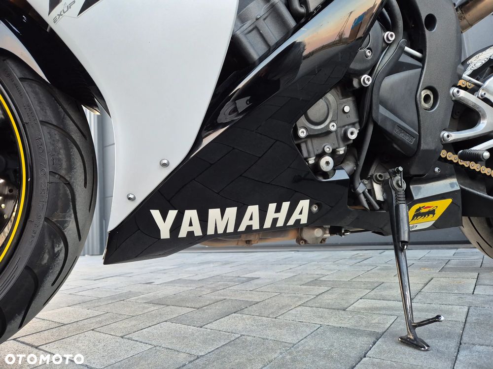 Yamaha R1 - 29