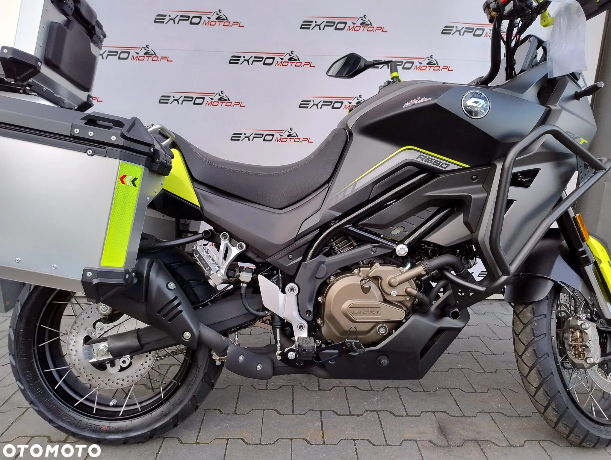 QJMOTOR SVT 650 - 4
