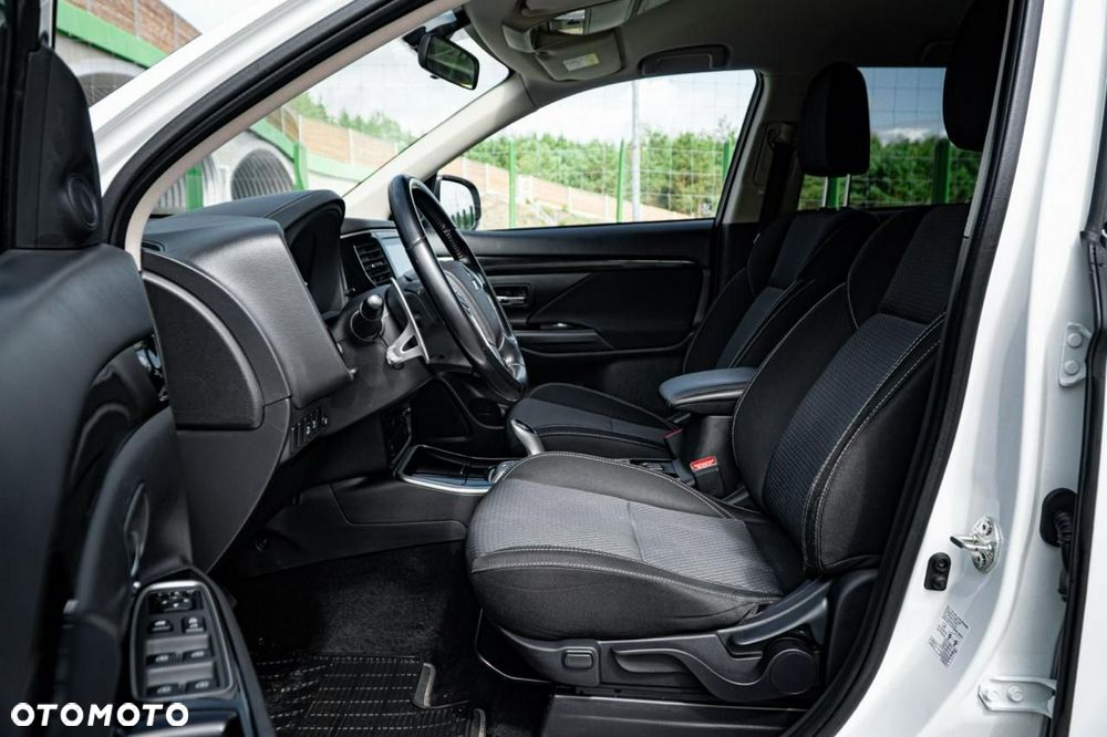 Mitsubishi Outlander 2.4 4WD Plus - 32