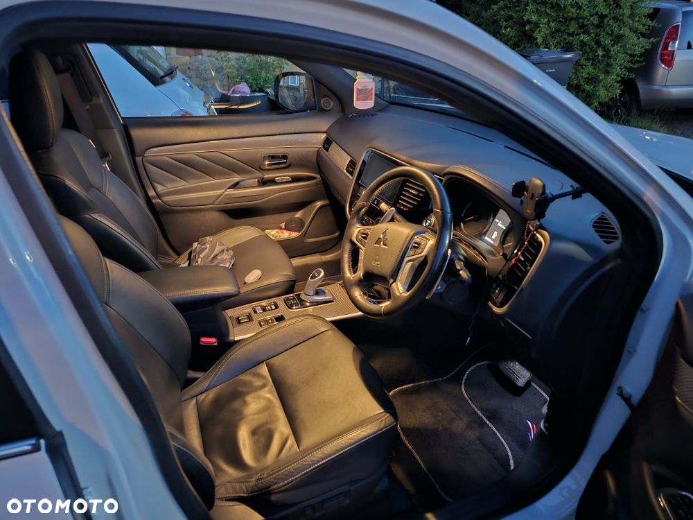 Mitsubishi Outlander - 5