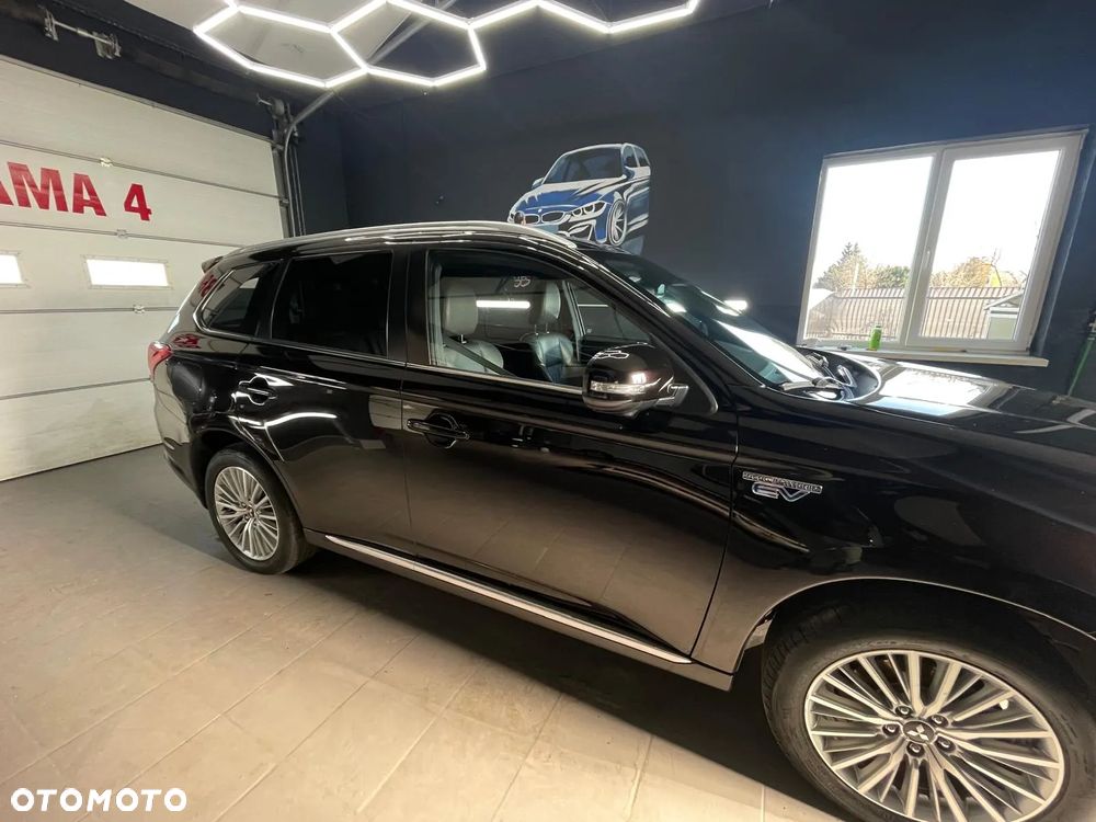 Mitsubishi Outlander PHEV Intense + - 7