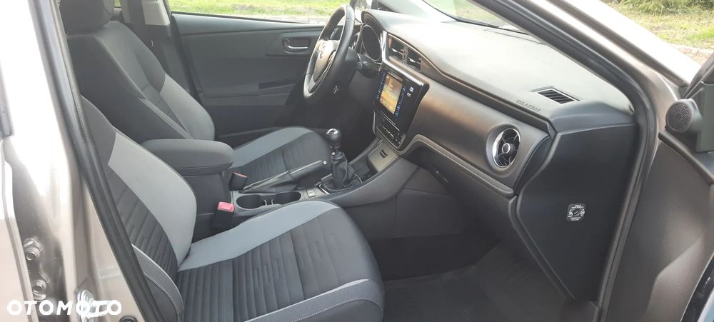 Toyota Auris 1.6 D-4D Prestige - 13