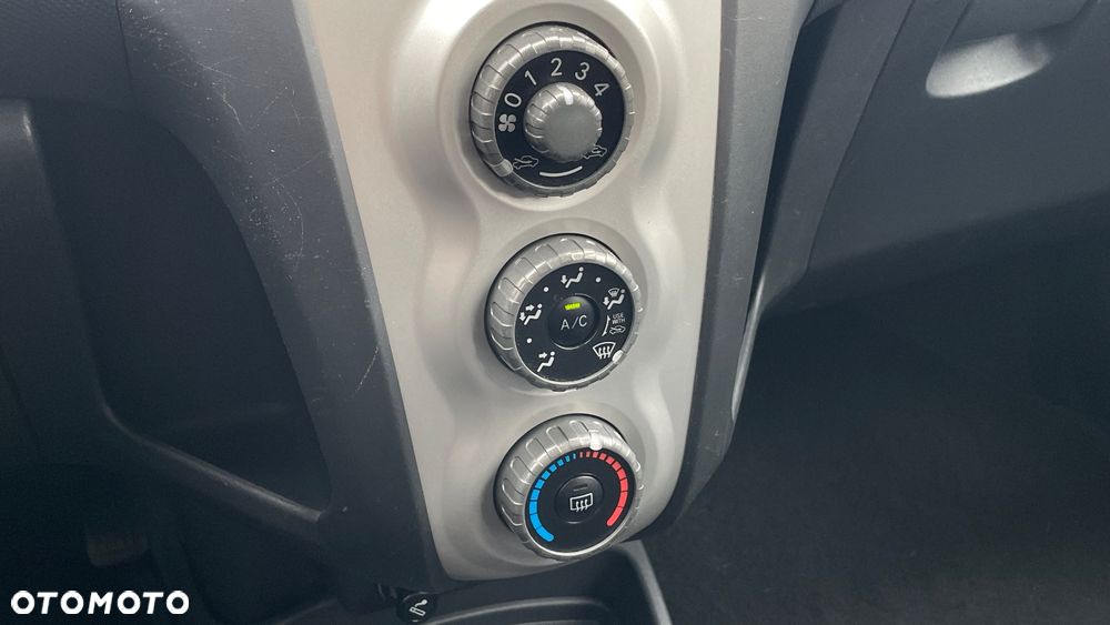 Toyota Yaris - 8