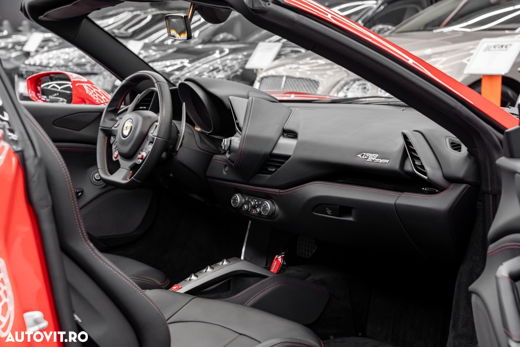 Ferrari 488 Spider - 31