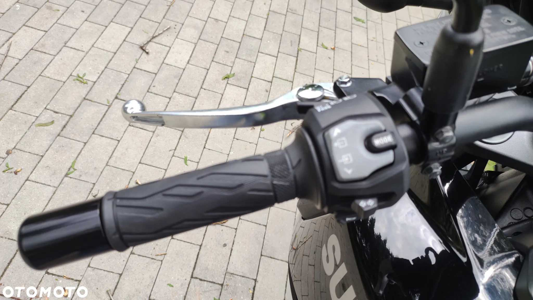 Suzuki V-STROM - 4