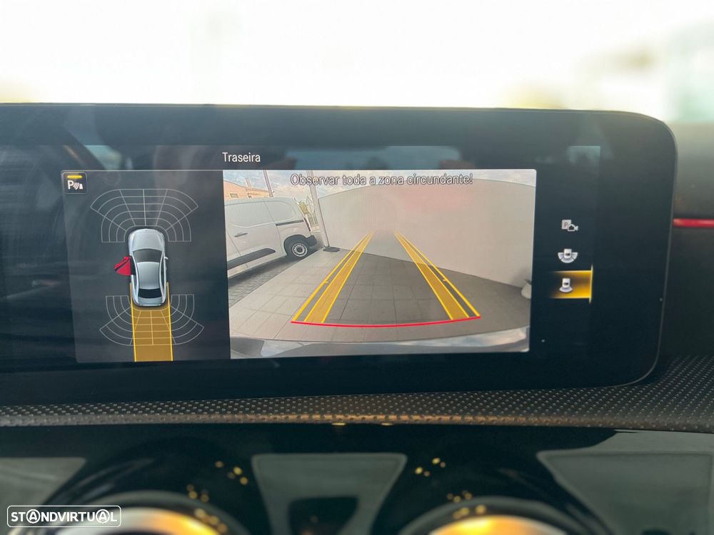 Mercedes-Benz A 250 Limousine e AMG Line - 19