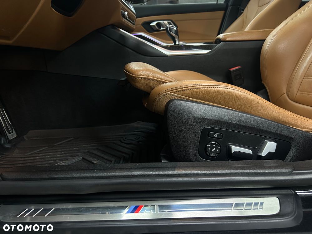 BMW Seria 3 330i M Sport - 29