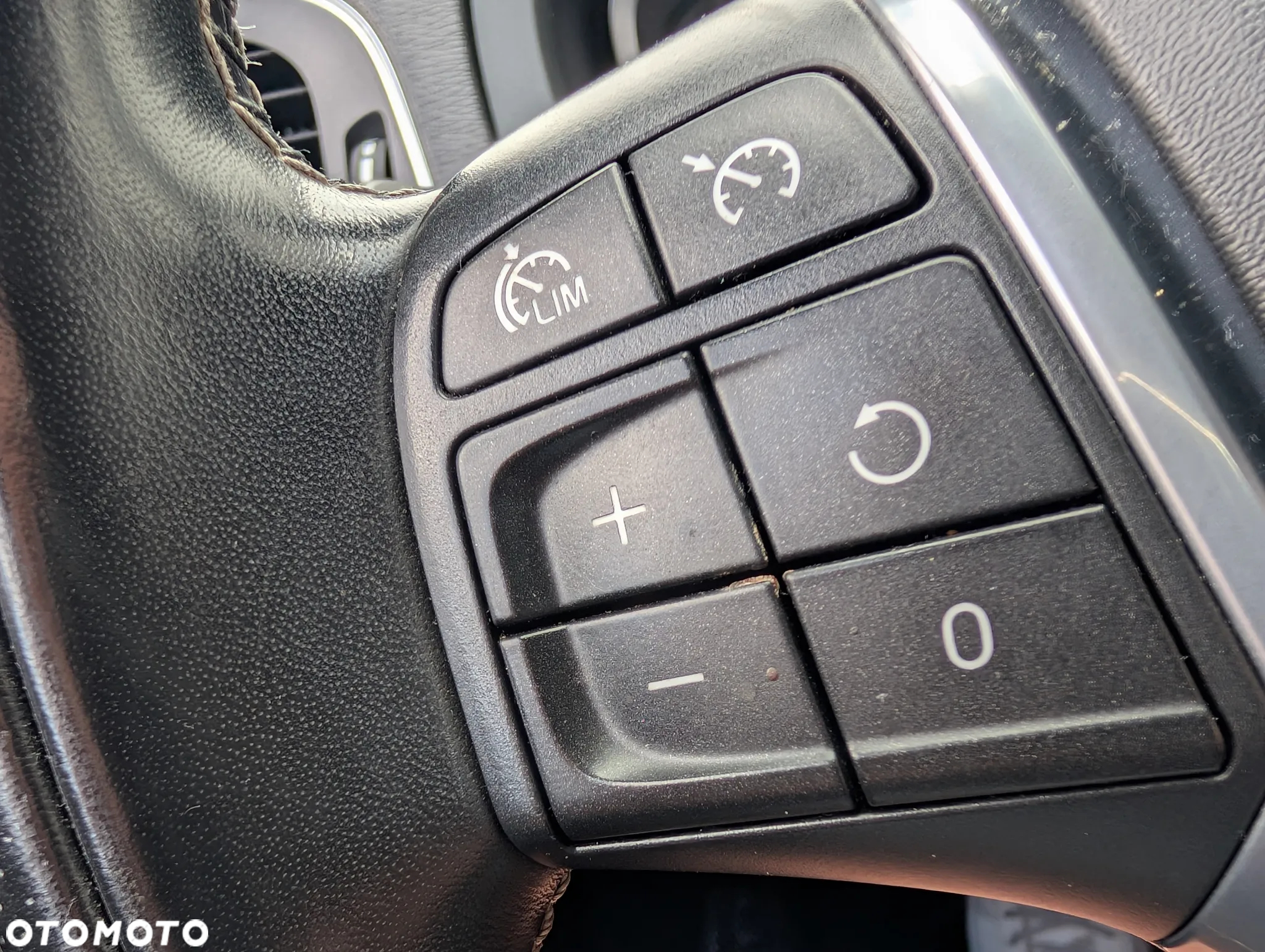 Volvo V40 D3 Geartronic RDesign - 30