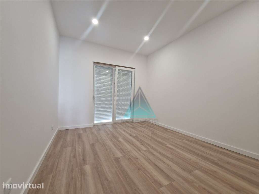 T2 TOTALMENTE REMODELADO NO BARREIRO - Grande imagem: 5/15