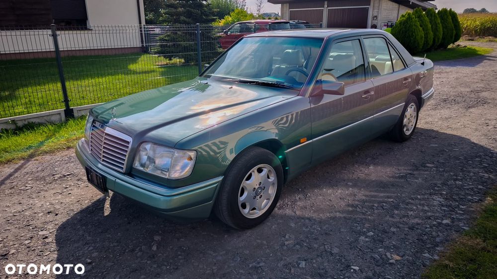 Mercedes-Benz 280 - 1