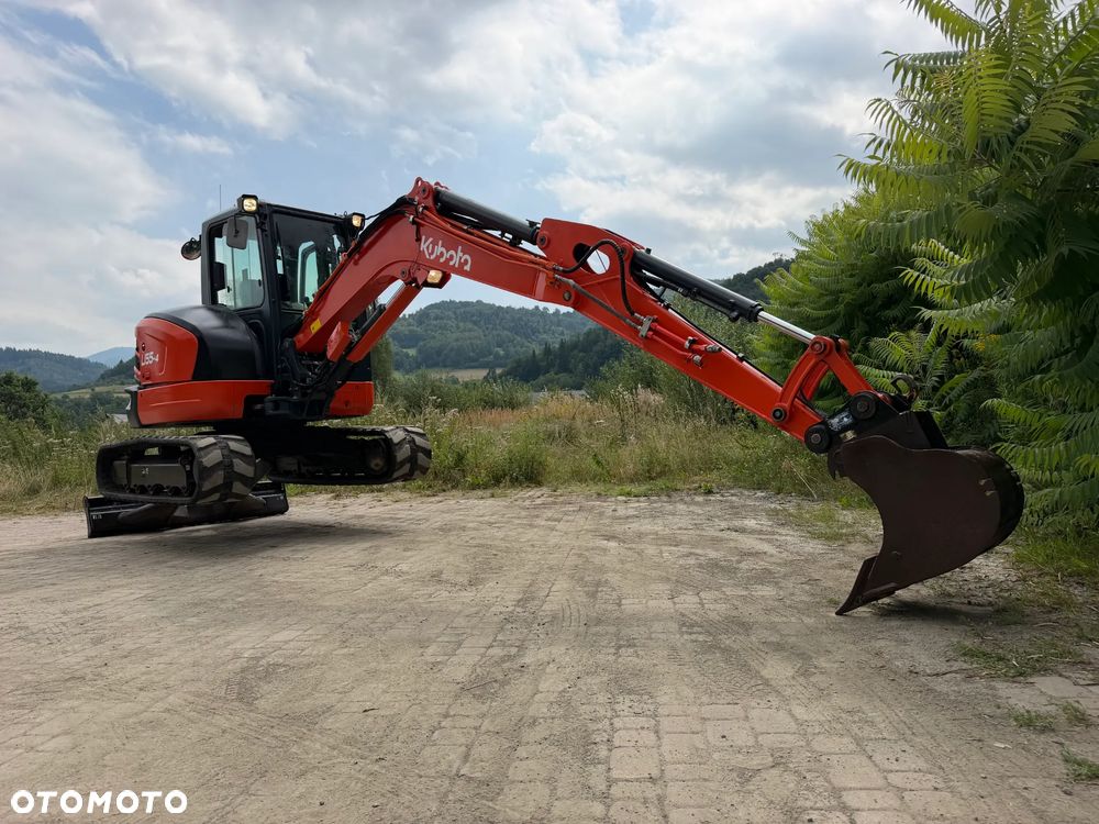 Kubota U55-4. koparka Gąsienicowa 5,5 tony. 2016 rok. 3700 mtg! KLIMATYZACJA. Długie ramie plus! 3sekcje Hydrauliczne. zamki na tłokach. Koparka Jak nówka sztuka. Zadbana zero zużycia. Z gospodarstwa Norweskiego. Zmiana łyżek Hydrauliczna. LENHOFF. Ani deka luzów wycieków. Szybka wolna jazda. Gąski perfekt stan. OKAZJA TANIO. Aktualna Dekra. Po serwisach eksploatacyjnych. Mocny silnik Kubota 4 cylindry! Zamki na tłokach. Nagłośnienie Wielka Okazja - 17