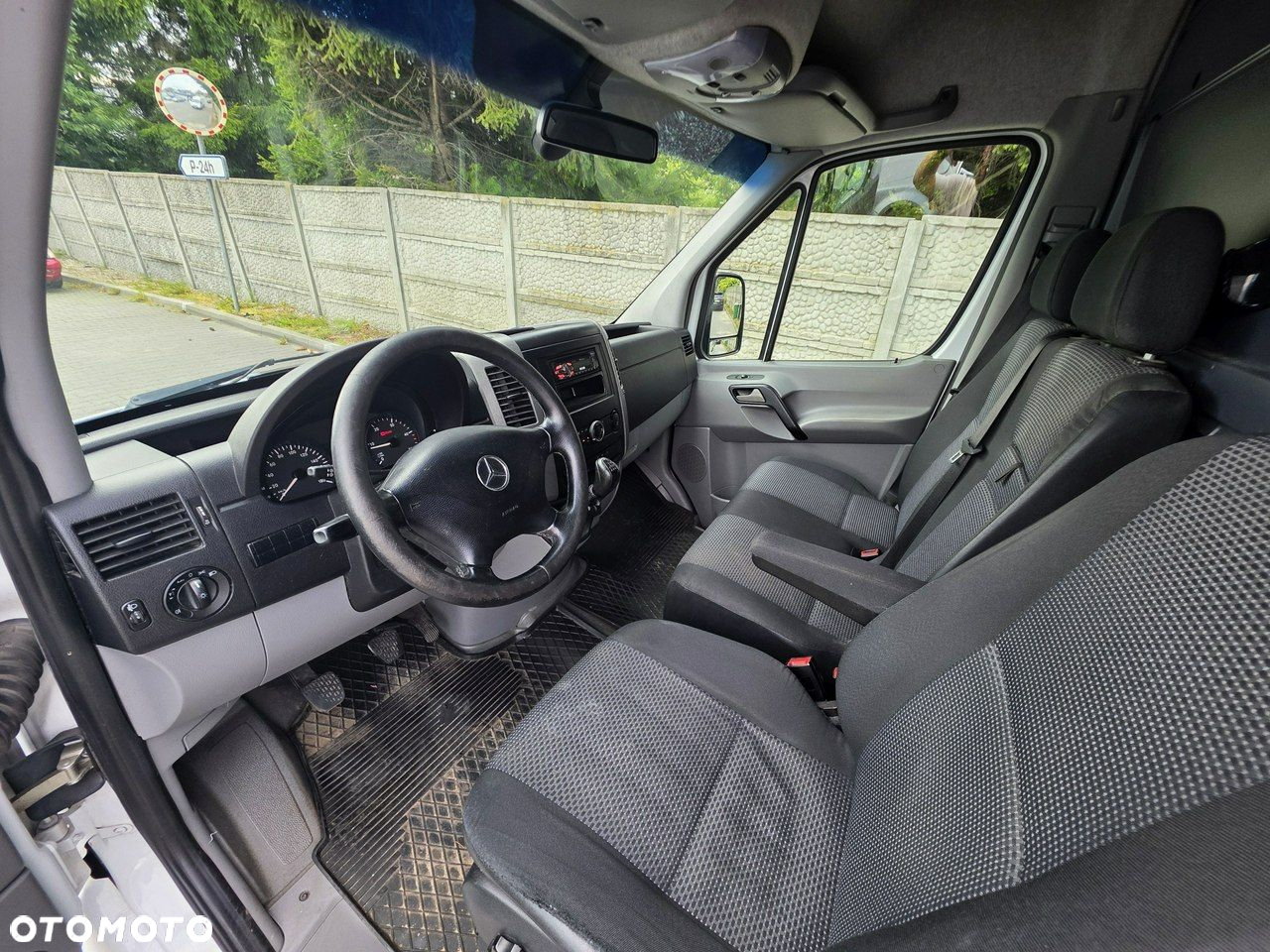 Mercedes-Benz Sprinter - 11