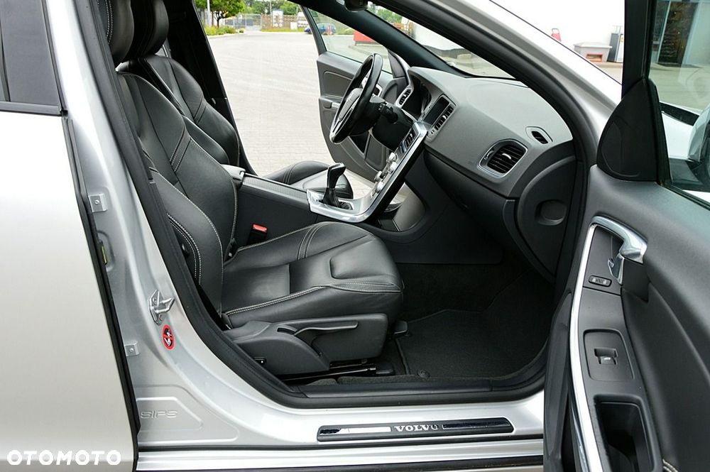 Volvo V60 D2 Drive-E Momentum - 25