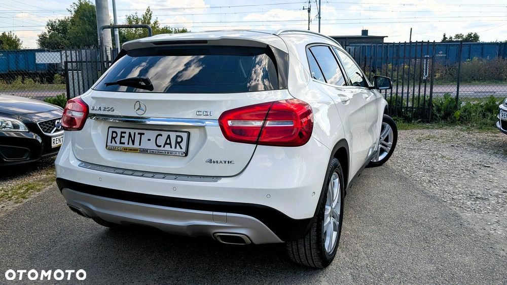 Mercedes-Benz GLA 200 d 4-Matic - 14
