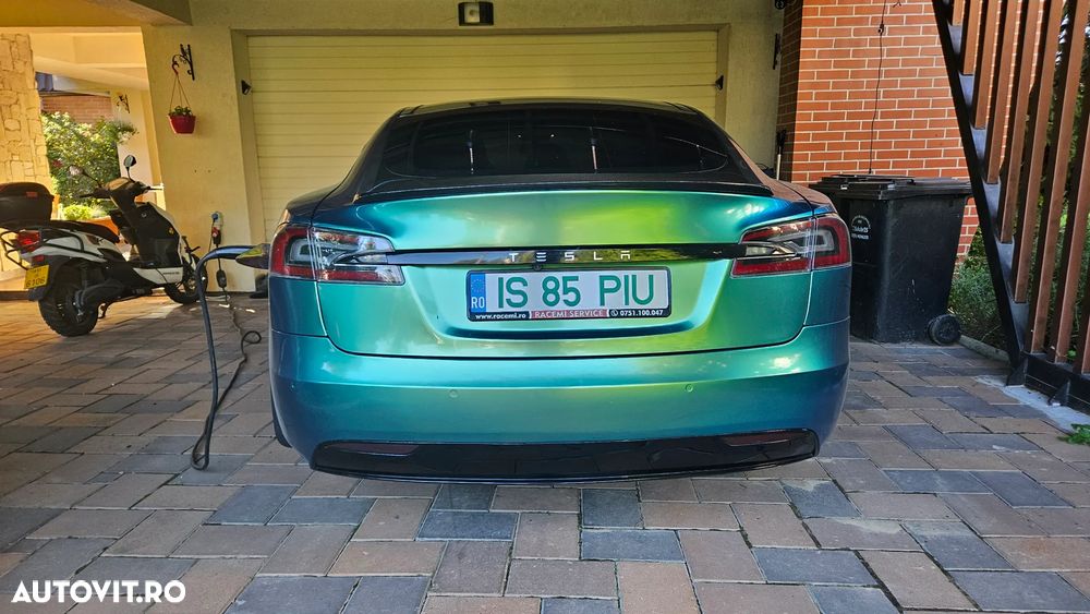 Tesla Model S - 6