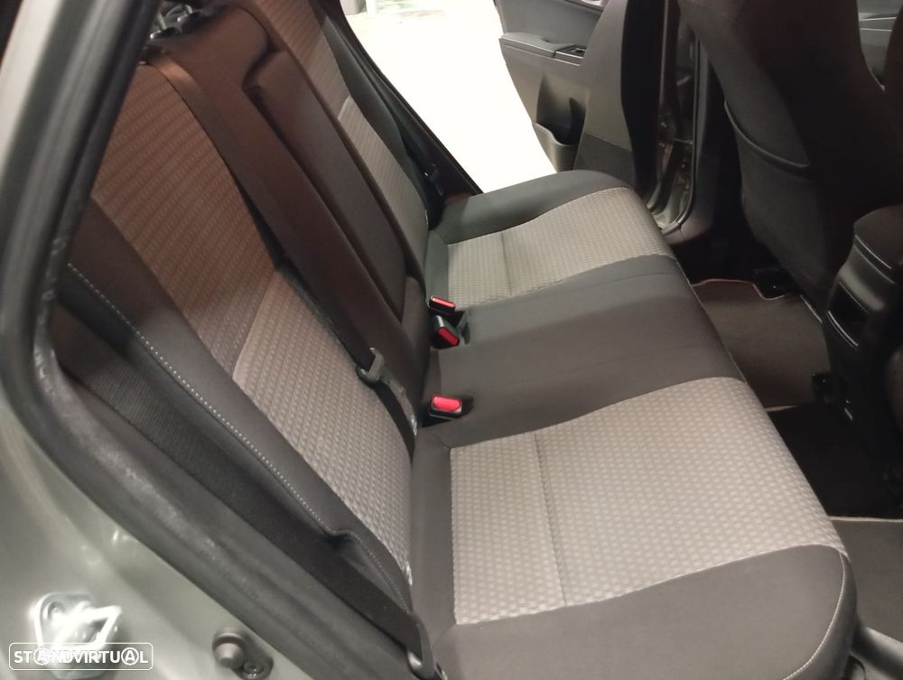 Toyota Auris 1.8 HSD Comfort +P.Sport+Navi - 24