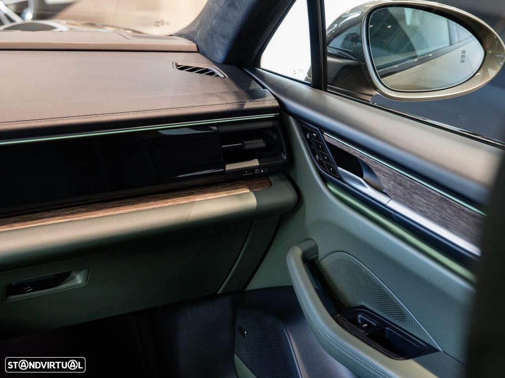 Porsche Macan Electric 4 - 41
