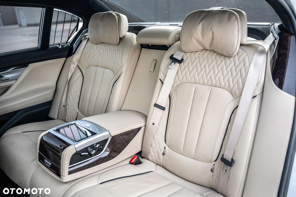 BMW Seria 7 M760Li xDrive - 13