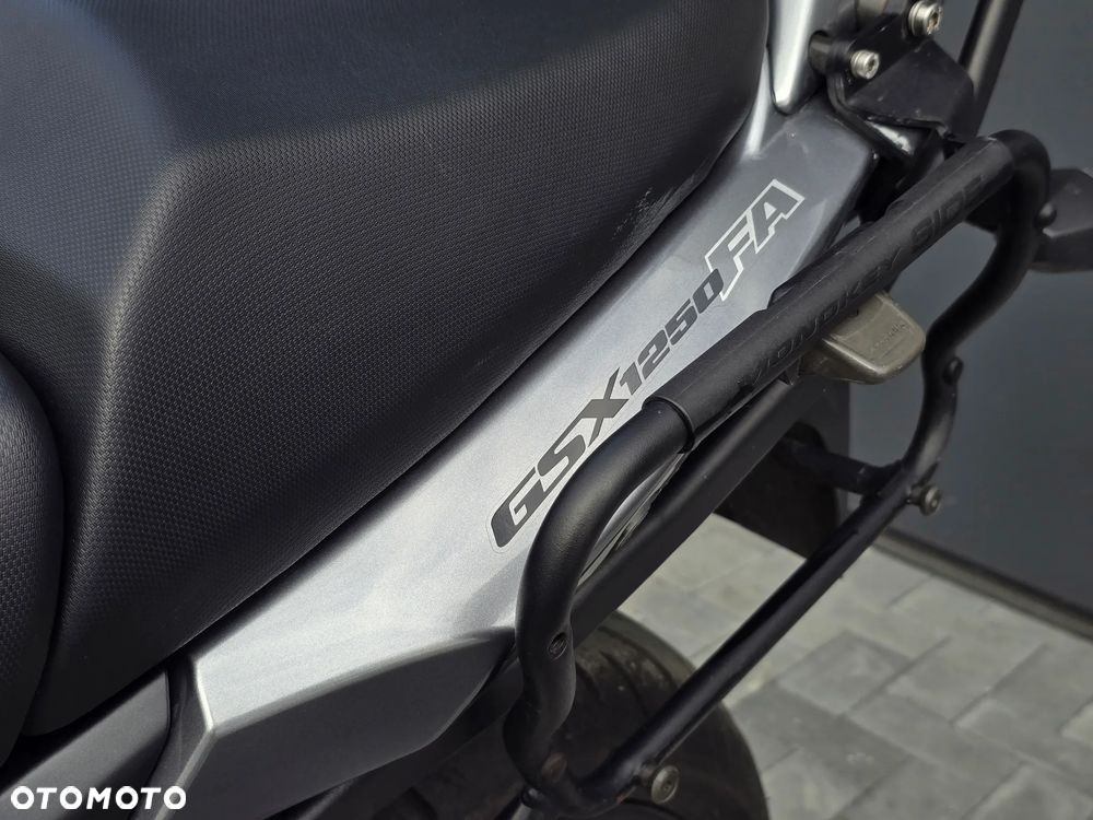 Suzuki GSX - 34