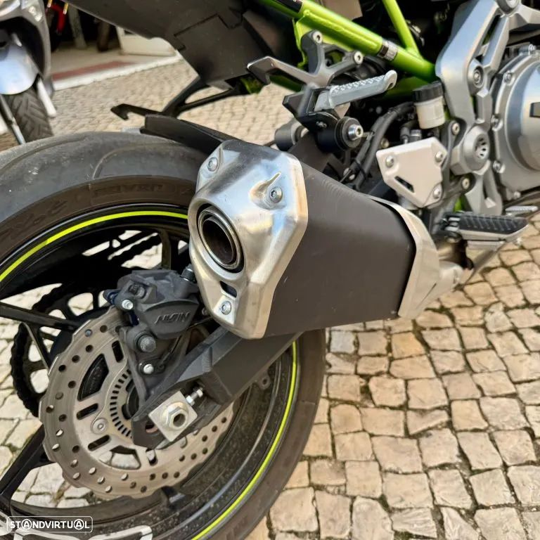 Kawasaki ZR 900 B - 17