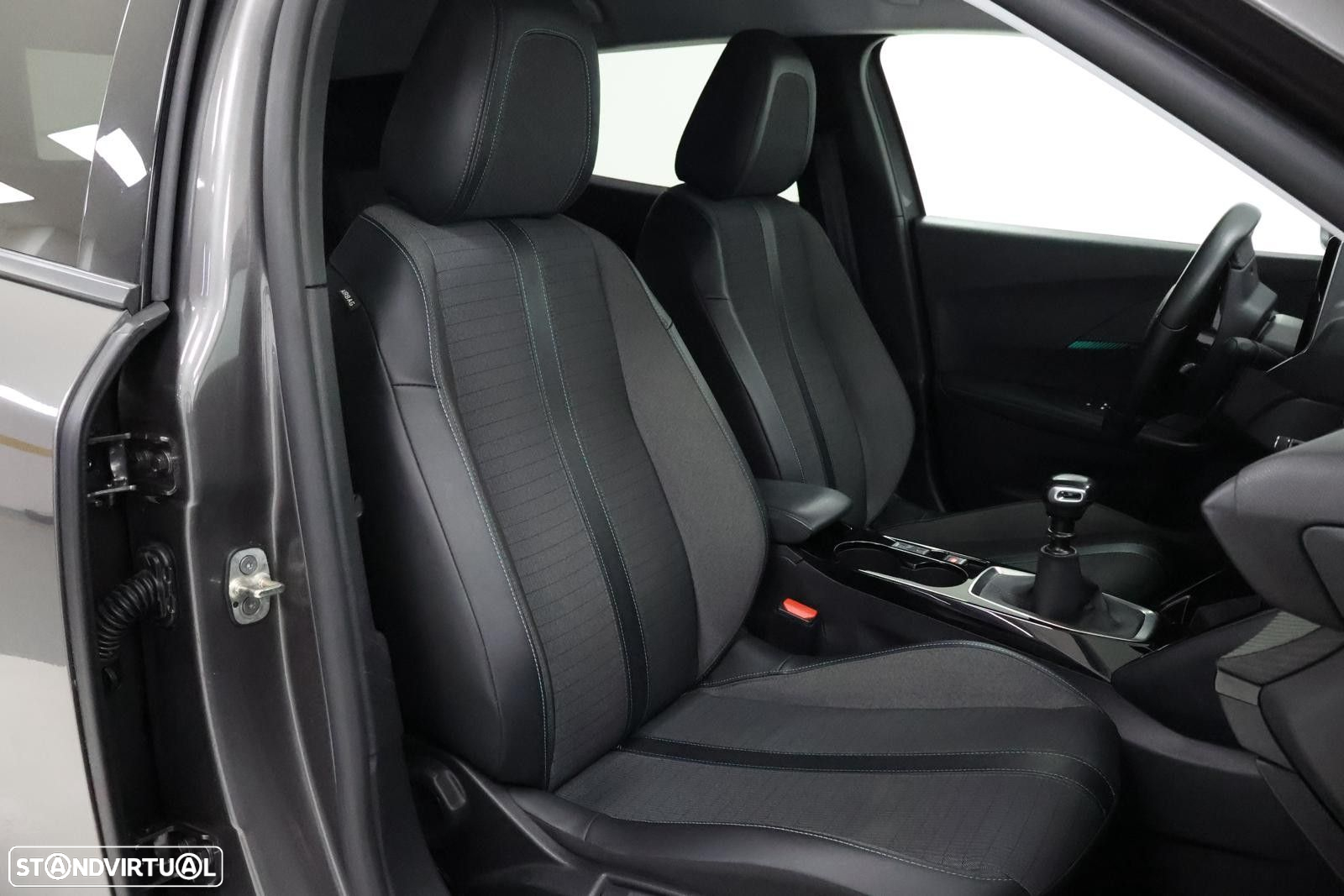 Peugeot 2008 1.2 PureTech Allure - 28