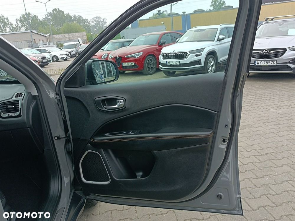 Jeep Compass - 25
