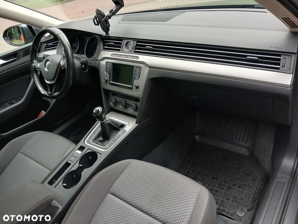 Volkswagen Passat 1.4 TSI BMT Trendline - 16