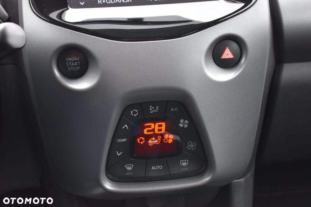Toyota Aygo x.shift x-play connect - 34