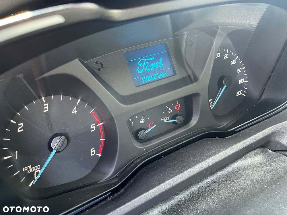 Ford Tourneo Custom - 15