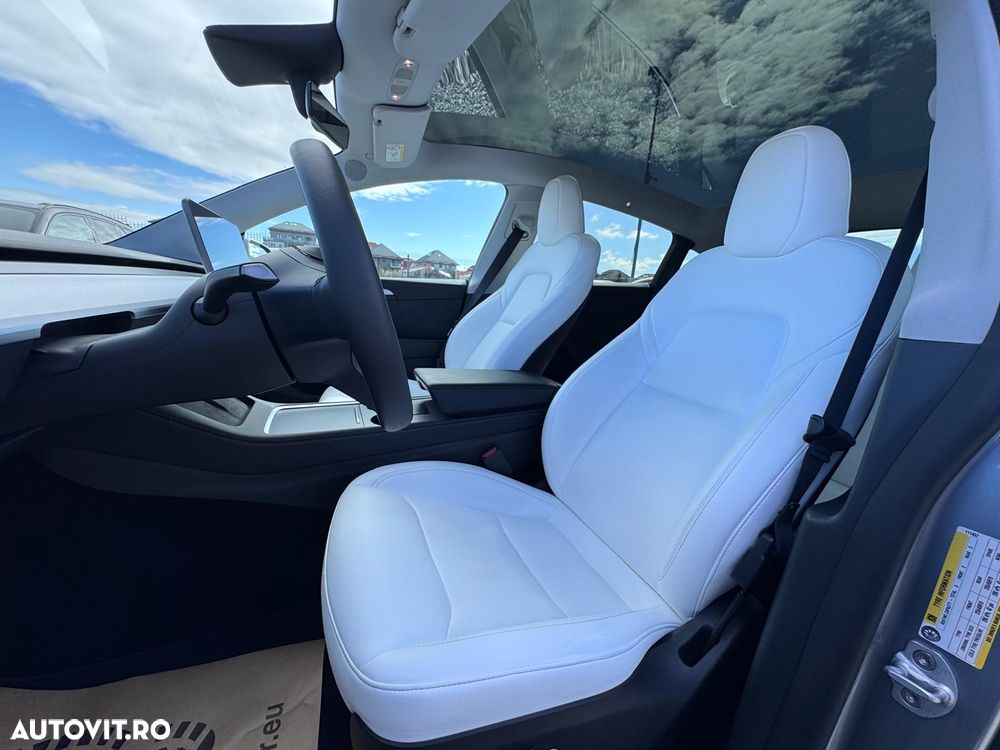 Tesla Model Y AWD Performance - 24