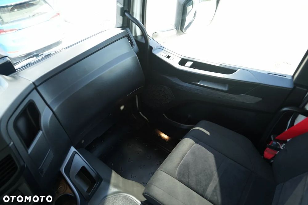 Iveco X- WAY 480 / 8x4 / WYWROTKA TYLNOZSYPOWA - 5,6 M / HYDROKLAPA / OPONY 100% / EURO 6 - 33